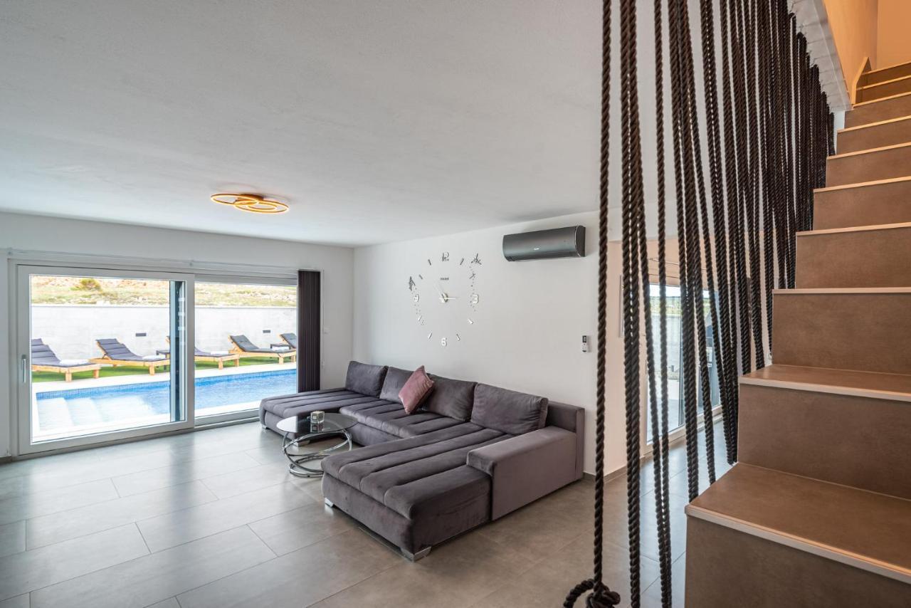 Luxury Villa Noemi Ražanac المظهر الخارجي الصورة