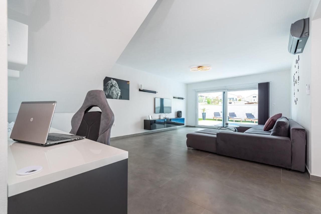 Luxury Villa Noemi Ražanac المظهر الخارجي الصورة