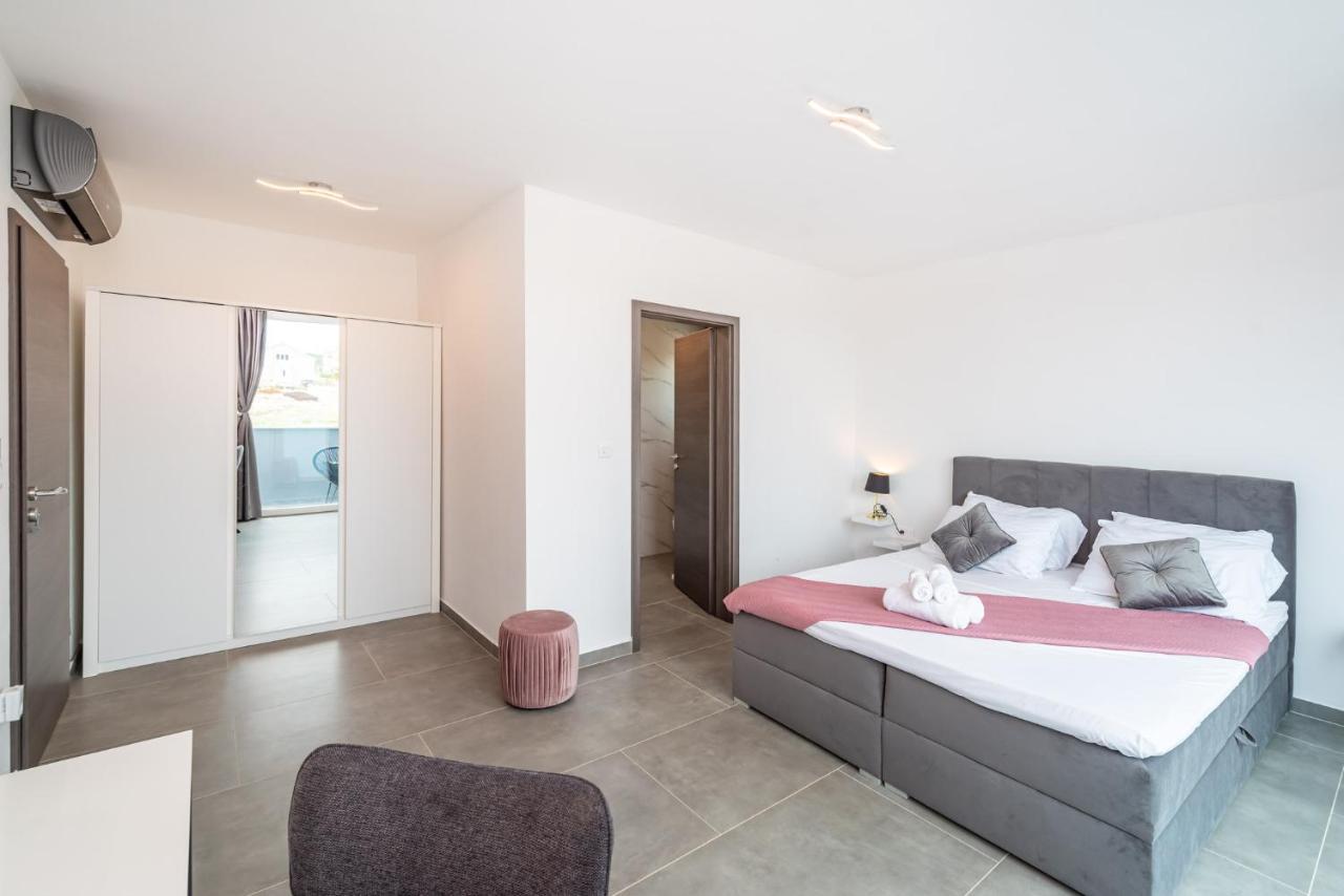Luxury Villa Noemi Ražanac المظهر الخارجي الصورة