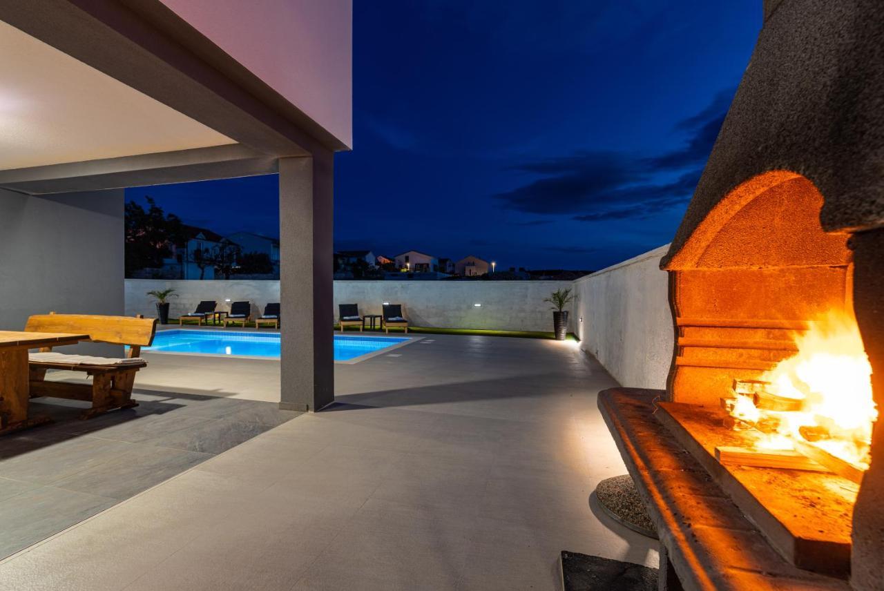 Luxury Villa Noemi Ražanac المظهر الخارجي الصورة